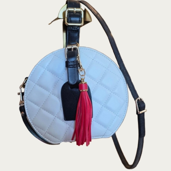 Chic White Quilted Vegan Leather Round Bag with Red Tassel - Picture 3 of 10